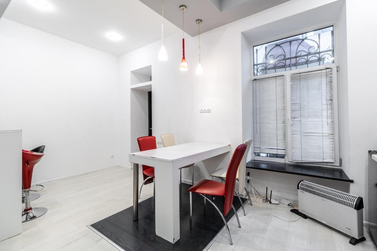 Black And Red Squares Apartment Lvov Exteriér fotografie