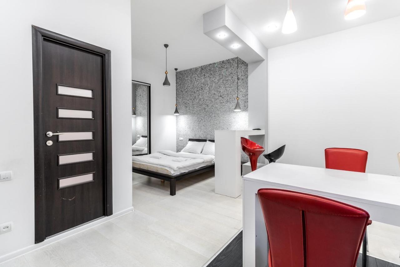 Black And Red Squares Apartment Lvov Exteriér fotografie